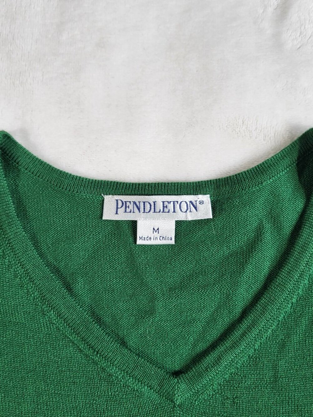 Pendleton 100% Merino Wool Green V-Neck Womens Sweater - Size M - Picture 5 of 9